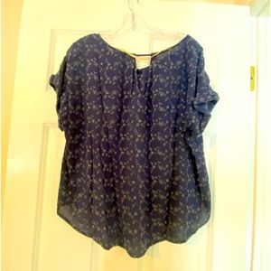 Beautiful navy base top very comfortable